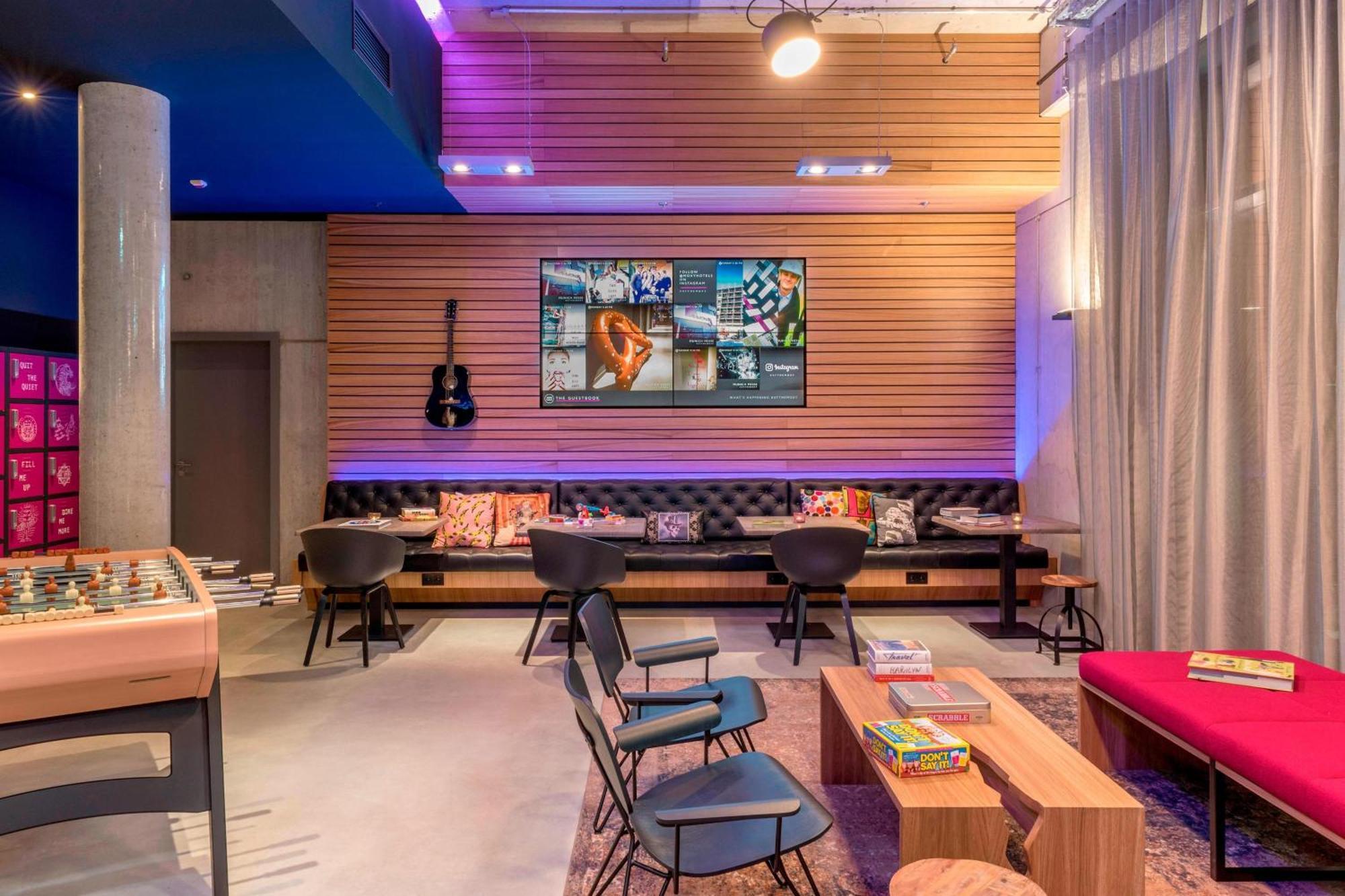 Отель Moxy Munich Messe Ашхайм Экстерьер фото
