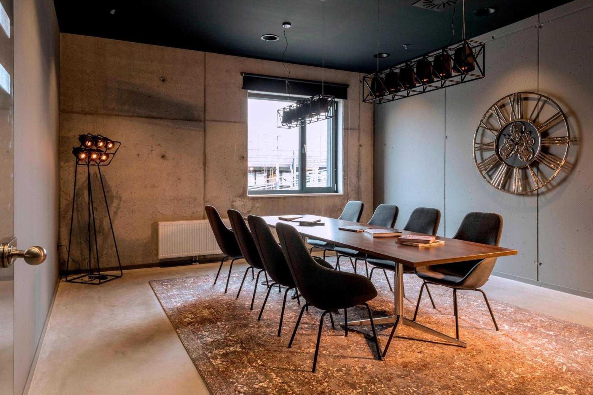 Отель Moxy Munich Messe Ашхайм Экстерьер фото