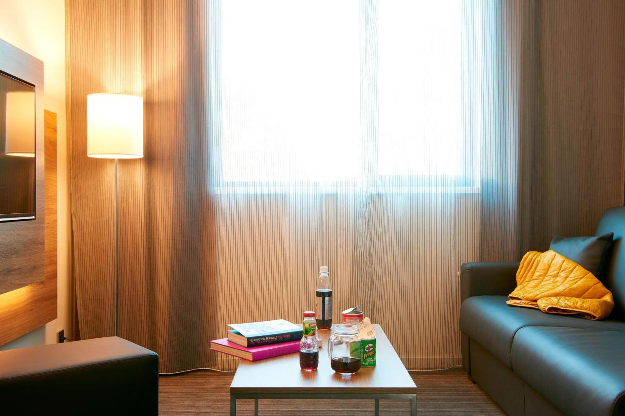 Отель Moxy Munich Messe Ашхайм Экстерьер фото