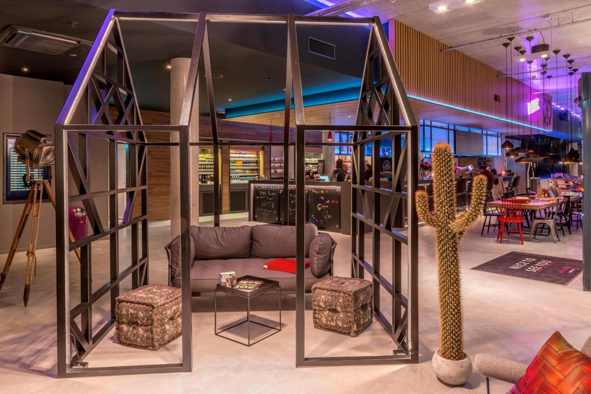 Отель Moxy Munich Messe Ашхайм Экстерьер фото